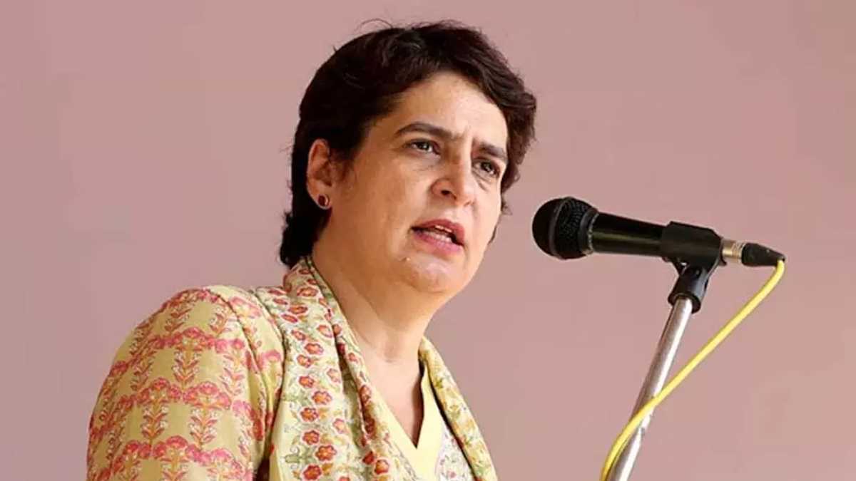 प्रियंका गांधी ने पीएम मोदी से पूछा, आपको क्यों नहीं संसद से डिसक्वालिफाई किया गया